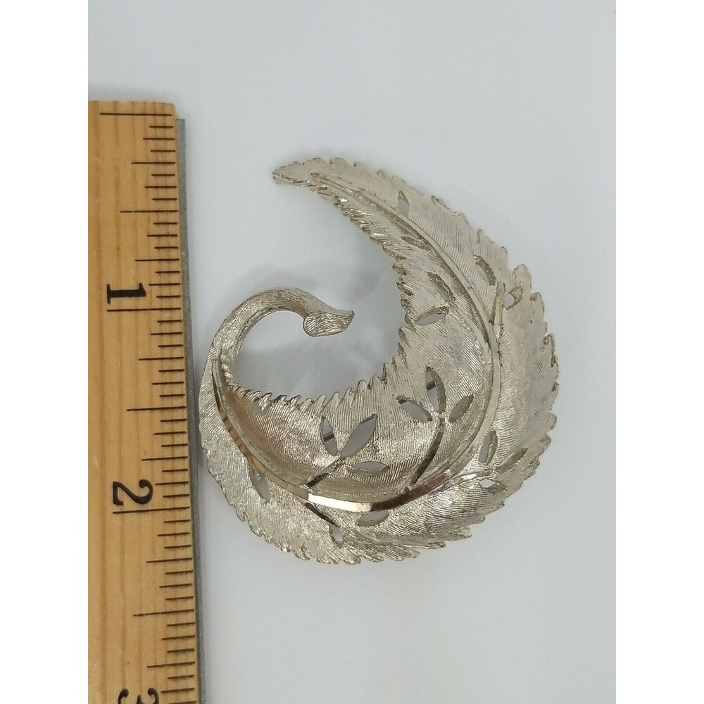 B.S.K. Brooch Silver Tone Openwork Leaves Lapel Pin Signed Leaf Nature Vintage - Picture 7 of 8